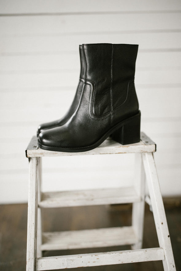 Seychelles Turbulent Boots in Black